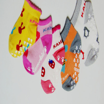 Combo 3 Đôi Vớ Chống Trượt Kamekid Cho Bé Gái Từ 3 tháng đến 2 Tuổi 