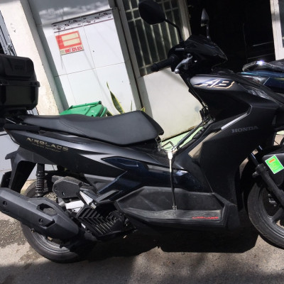 Thùng xe Airblade 125, thùng Givi E43NTL, gối tựa lưng BE3N (V2) và baga givi lắp cho Air Blade 2022