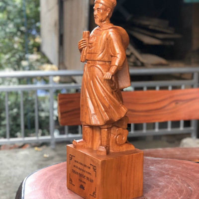 Tượng trần quốc tuấn ,trần hưng đạo vương một nhà quân sự lỗi lạc bằng gỗ hương đá kt cao 80cm