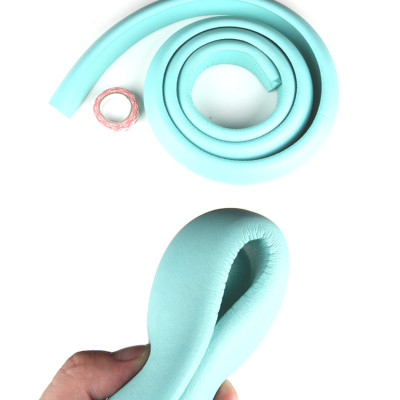 Cuộn dây xốp bọc cạnh bàn bảo vệ bé - Giao màu ngẫu nhiên