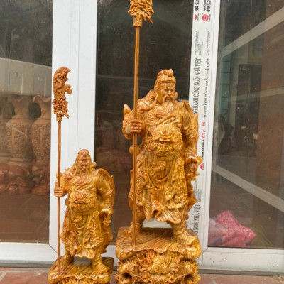 Tượng quan công trấn ải bằng gỗ huyết long bằng gỗ huyết long mọng dầu kt cao 30×13×9cm