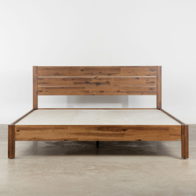 Giường ngủ gỗ CT17MH màu vàng nâu