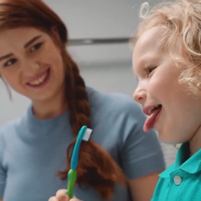 [ 766-Nuby ] Bàn chải đánh răng cho bé từ 12 tháng tuổi trở lên