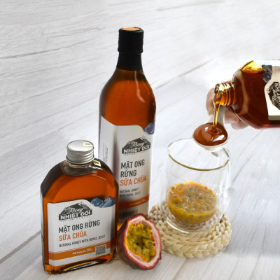 Mật ong rừng sữa chúa – Rừng Nhiệt Đới chai 360g có vị ngọt đậm thơm hương sữa ong chúa