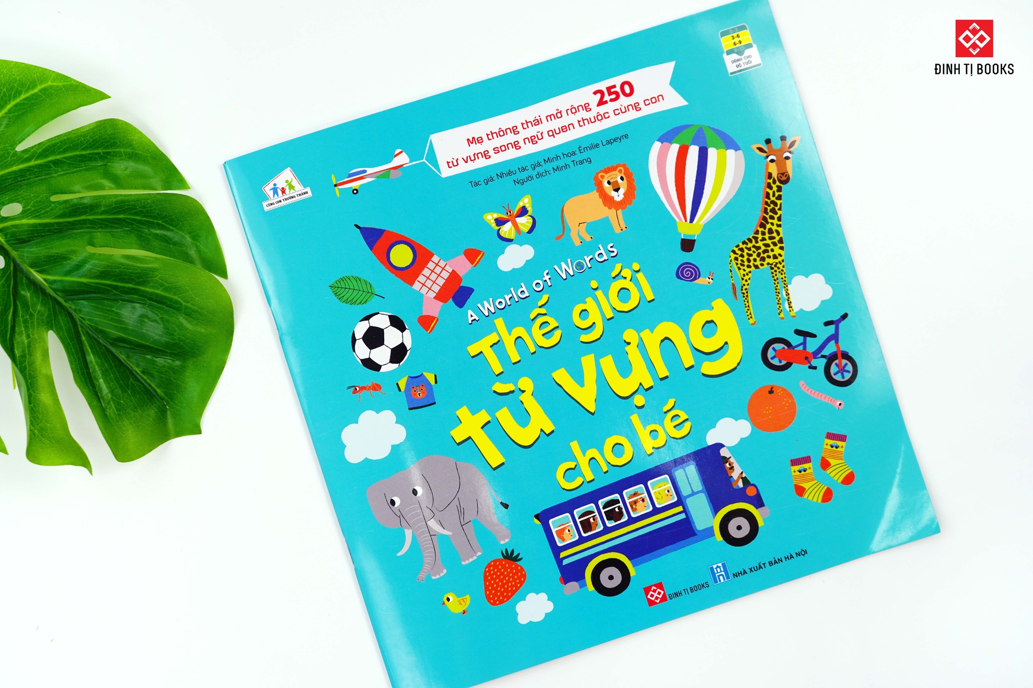 Sách-A world of words - Thế giới từ vựng cho bé nội dung phong phú bao trùm nhiều chủ đề hấp dẫn - Đinh Tị Books