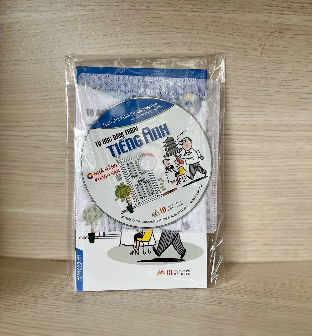 Tự Học Đàm Thoại Tiếng Anh Nhà Hàng Khách Sạn (Kèm CD)