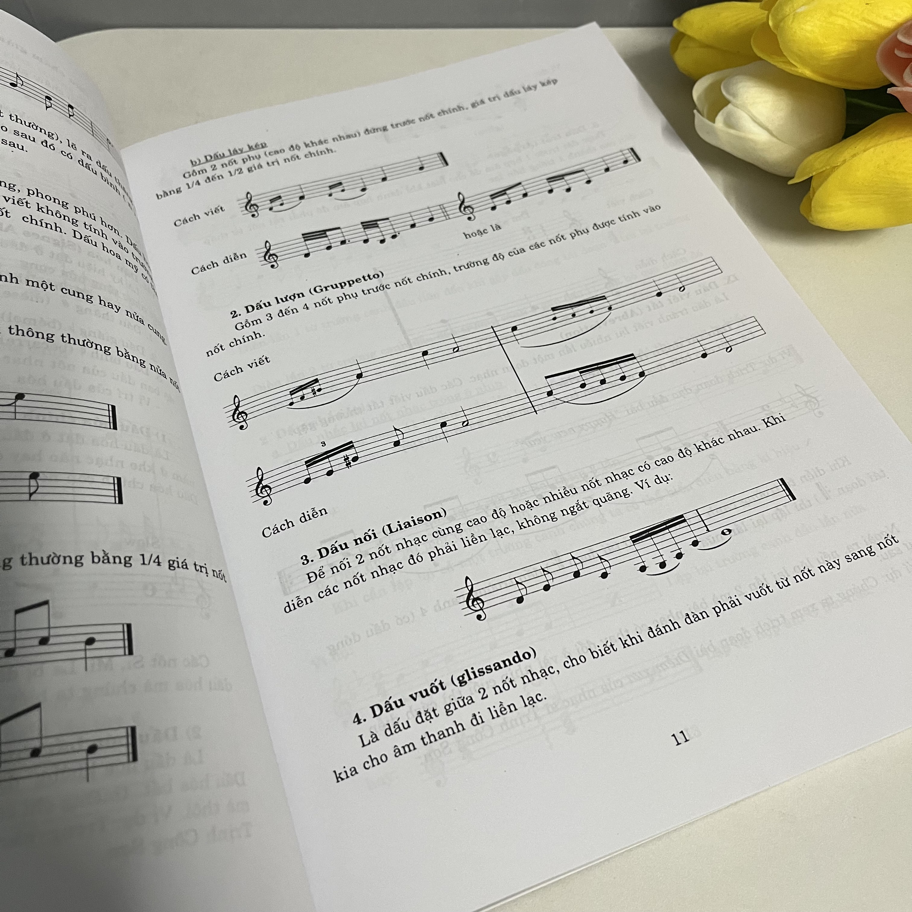 Combo Tự Học Đàn Guitar (Bộ 2 Tập) (Với Phần Bài Tập Gồm 150 Bài Hát Nổi Tiếng Trong Và Ngoài Nước)