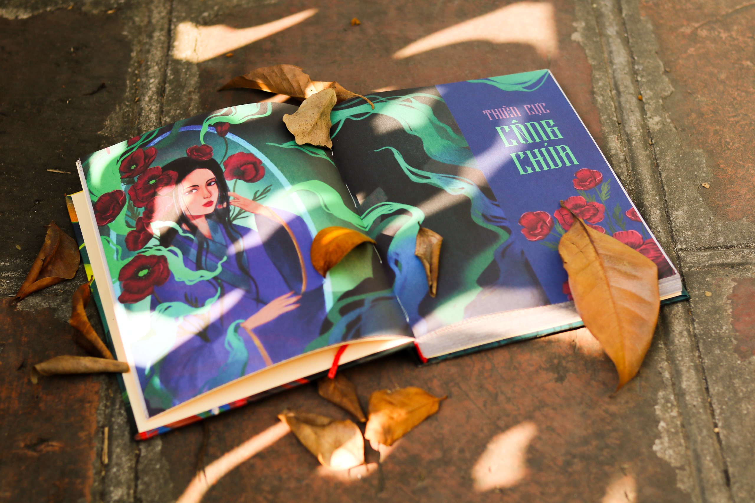 (Tặng bookmark quạt quân vương) (Bìa mềm) TƯỚC GẤM GIẤU ĐAY – Nhiều tác giả – Linh Lan Books