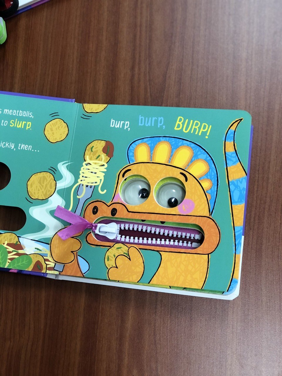 Sách tương tác khủng long cho bé 0-3 tuổi - Snackasaurus!
