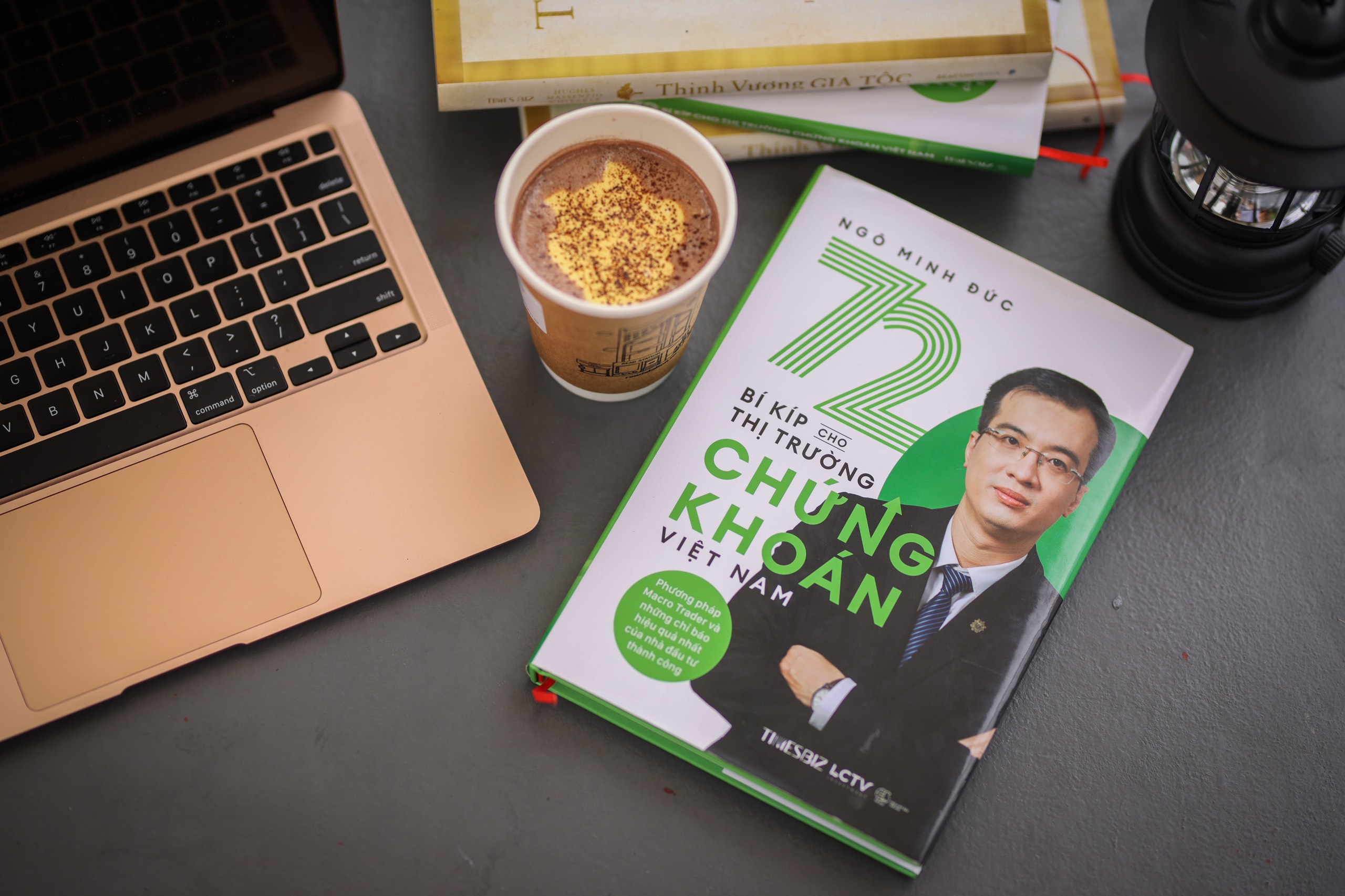 Sách - 72 bí kíp cho thị trường chứng khoán Việt Nam (Phương pháp Macro Trader và những chỉ báo hiệu quả nhất của nhà đầu tư thành công) - Ngô Minh Đức