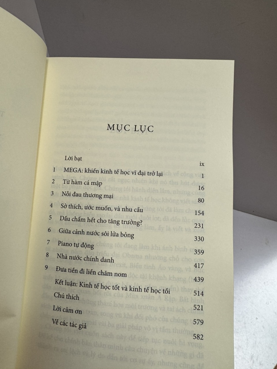 (Tác giả sách bán chạy Hiểu nghèo thoát nghèo) KINH TẾ HỌC THỜI KHÓ NHỌC - Abhijit V. Banerjee; Esther Duflo - Nguyễn Thị Kim Ngọc dịch - NXB Trẻ