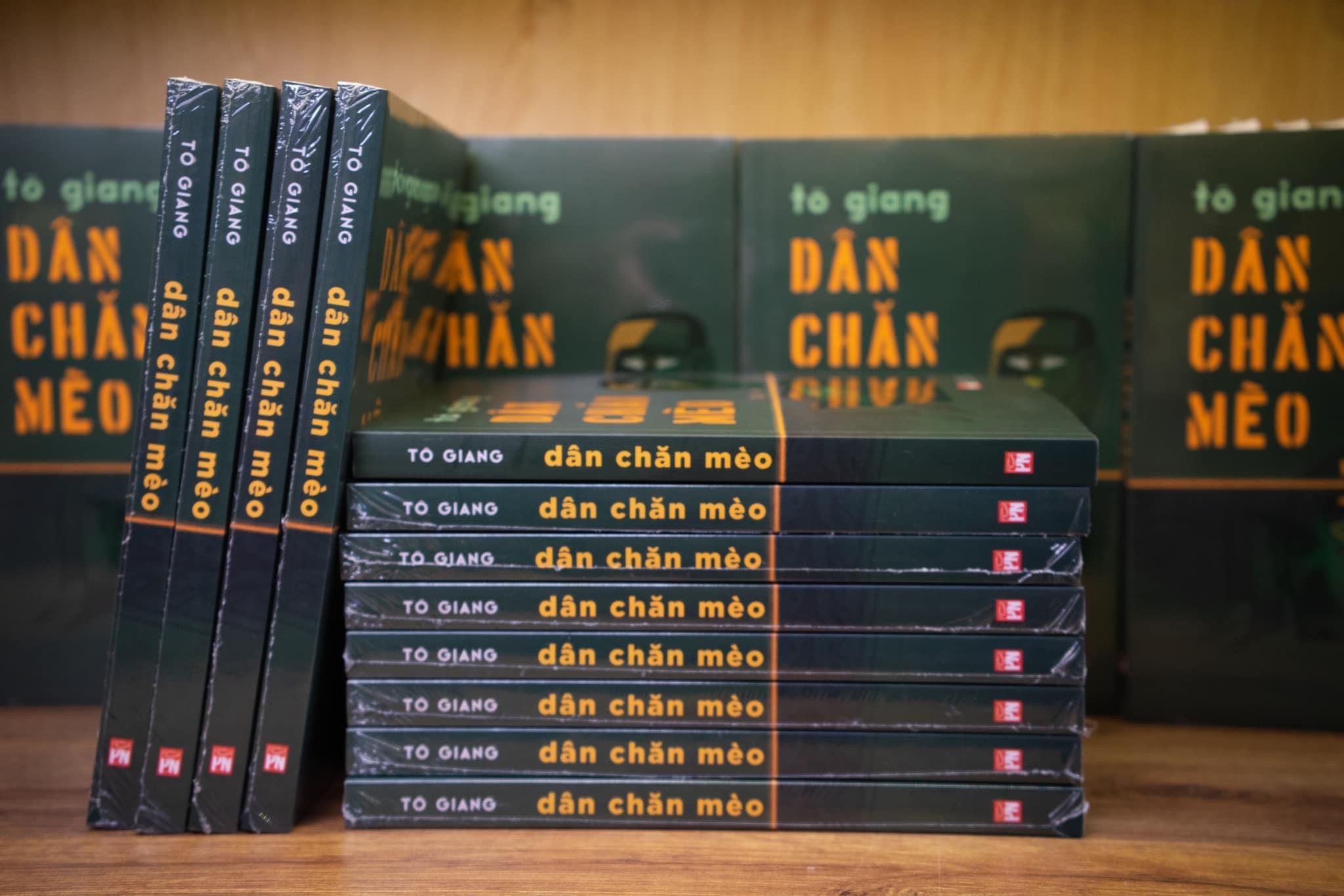 (Ký tặng của tác giả) Dân chăn mèo - Tác giả Tô Giang