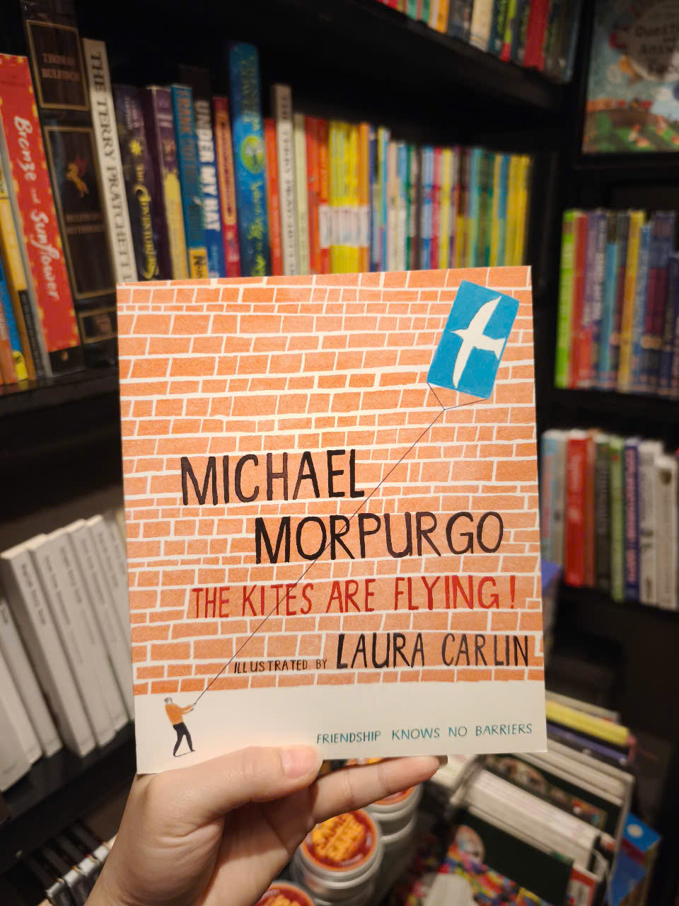 Sách - The Kites Are Flying! by Michael Morpurgo - Children