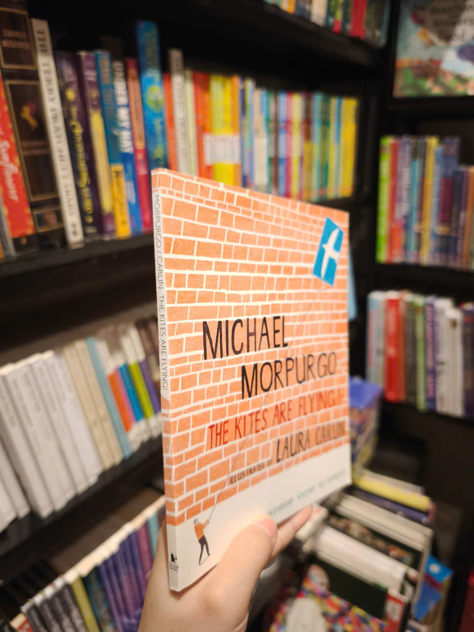 Sách - The Kites Are Flying! by Michael Morpurgo - Children