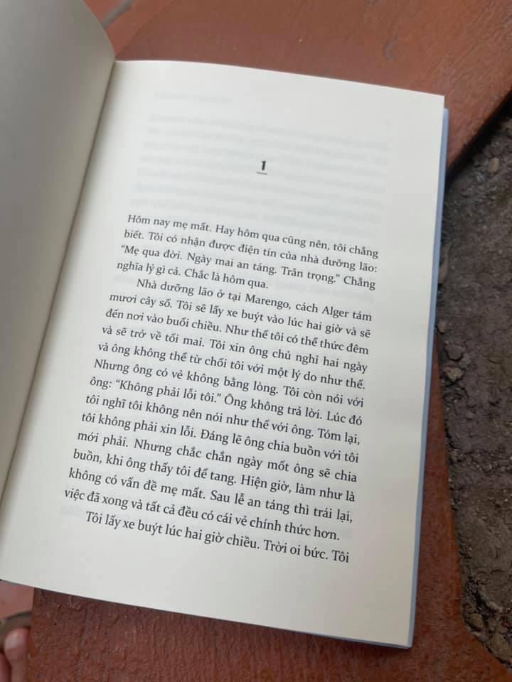 KẺ NGOẠI CUỘC (Bìa cứng)