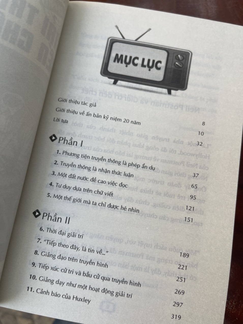 GIẢI TRÍ ĐẾN CHẾT- Tác phẩm kinh điển bán chạy nhất của bậc thầy Neil Postman – Neil Postman – Nhung Nguyễn dịch – 1980 Books – NXB Thanh Niên