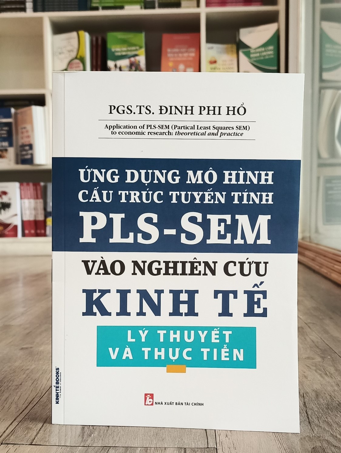 Ứng dụng mô hình cấu trúc tuyến tính PLS-SEM vào nghiên cứu kinh tế lý thuyết và thực tiễn