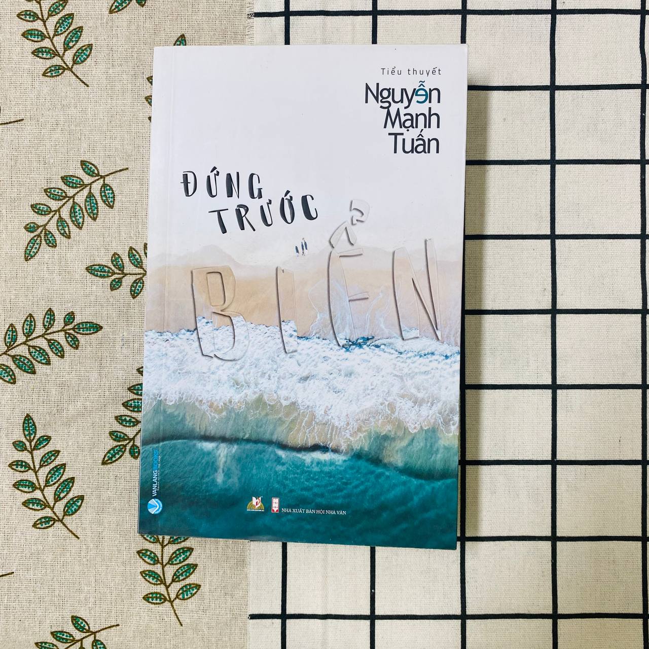 Đứng Trước Biển