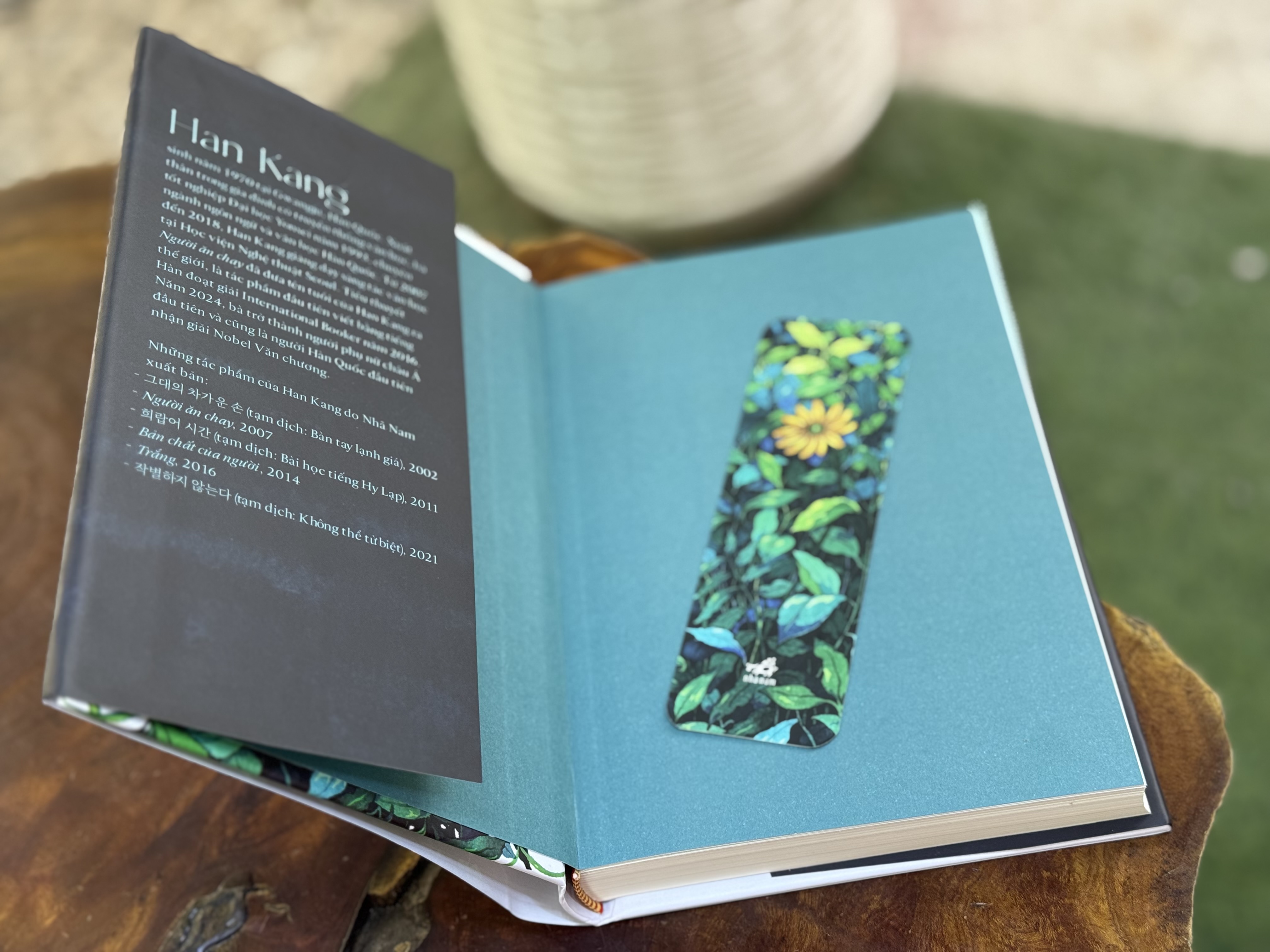 (Bìa cứng 300c phủ UV , giấy 100gsm, tặng bookmark) Người Ăn Chay - Han Kang (Nobel Văn chương 2024) - Nhã Nam