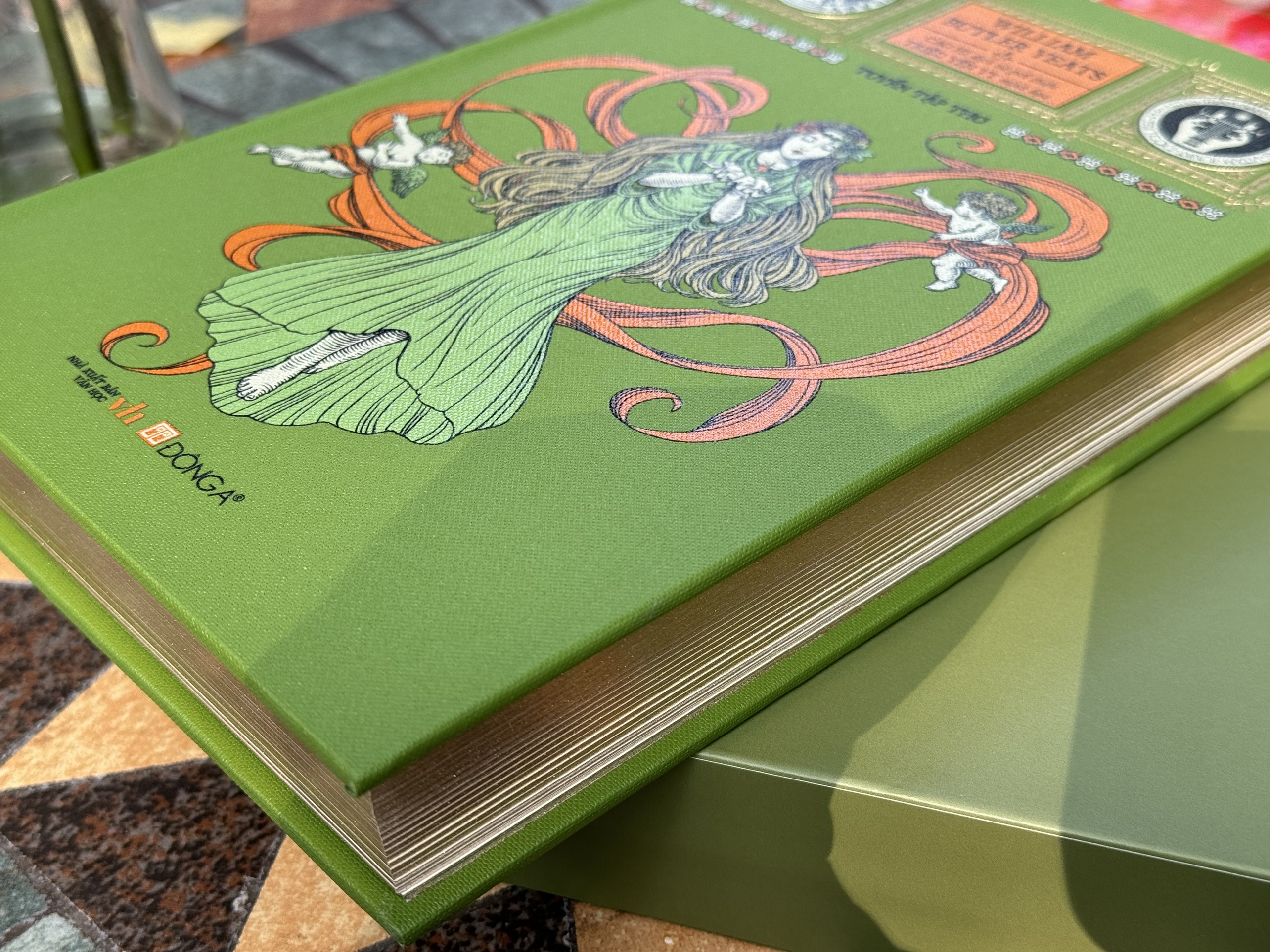 (Trăm năm Nobel) (Limited Edition 1200 bản đánh số) (bìa cứng Heritage Library Buckram, mạ cạnh nhũ vàng, giấy 100 gsm) TUYỂN TẬP THƠ WILLIAM BUTLER YEATS - Đông A