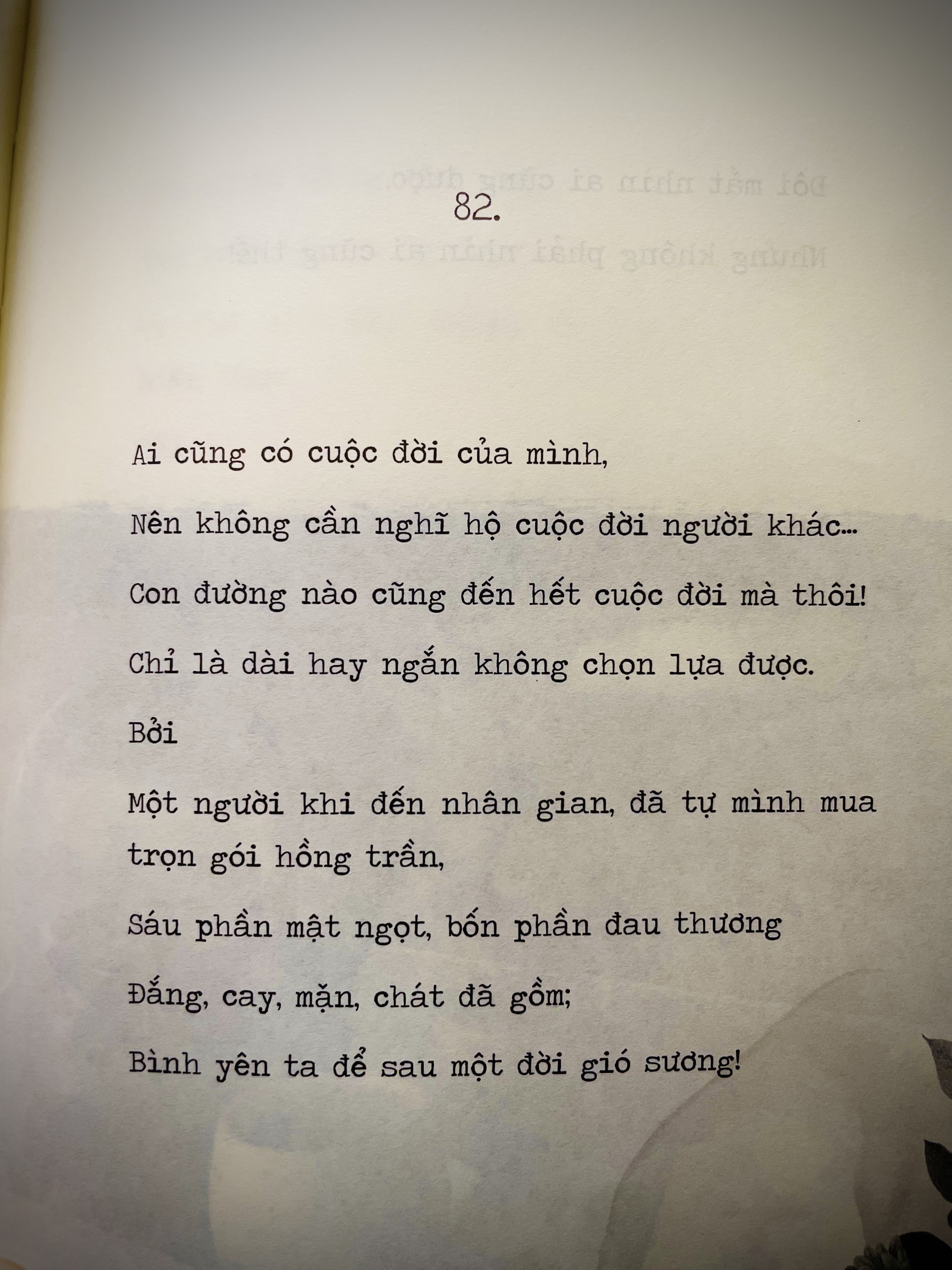 Sách - Nhân gian trà hoa