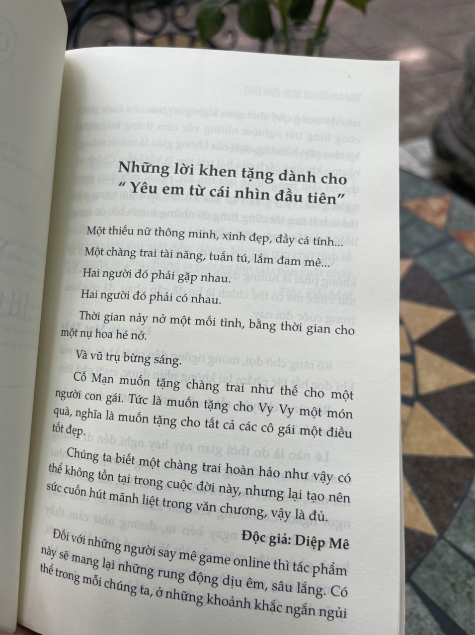 (Bìa mềm – Tặng Bookmark 2 nhân vật) YÊU EM TỪ CÁI NHÌN ĐẦU TIÊN – Cố Mạn – Nguyễn Trang - Thuý Thuý dịch – Minh Quang Books – NXB Văn Học