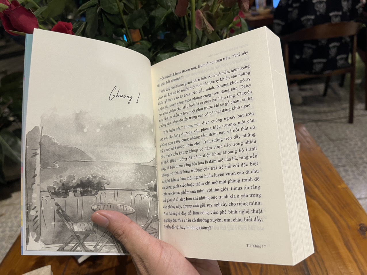NGÔI NHÀ BÊN BỜ BIỂN XANH THẲM – TJ Klune – Jack Frogg dịch – Asbooks – AZ Vietnam – NXB Thế Giới (Bìa mềm)