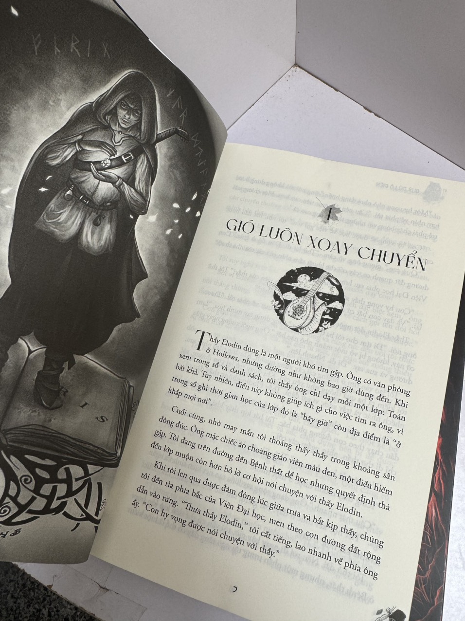 (Trọn bộ 2 tập) THE NAME OF THE WIND: QUÁN TRỌ BÍ ẨN, QUỶ DỮ LỘ DIỆN - Patrick Rothfuss - Xuân Các dịch - 1980 Books