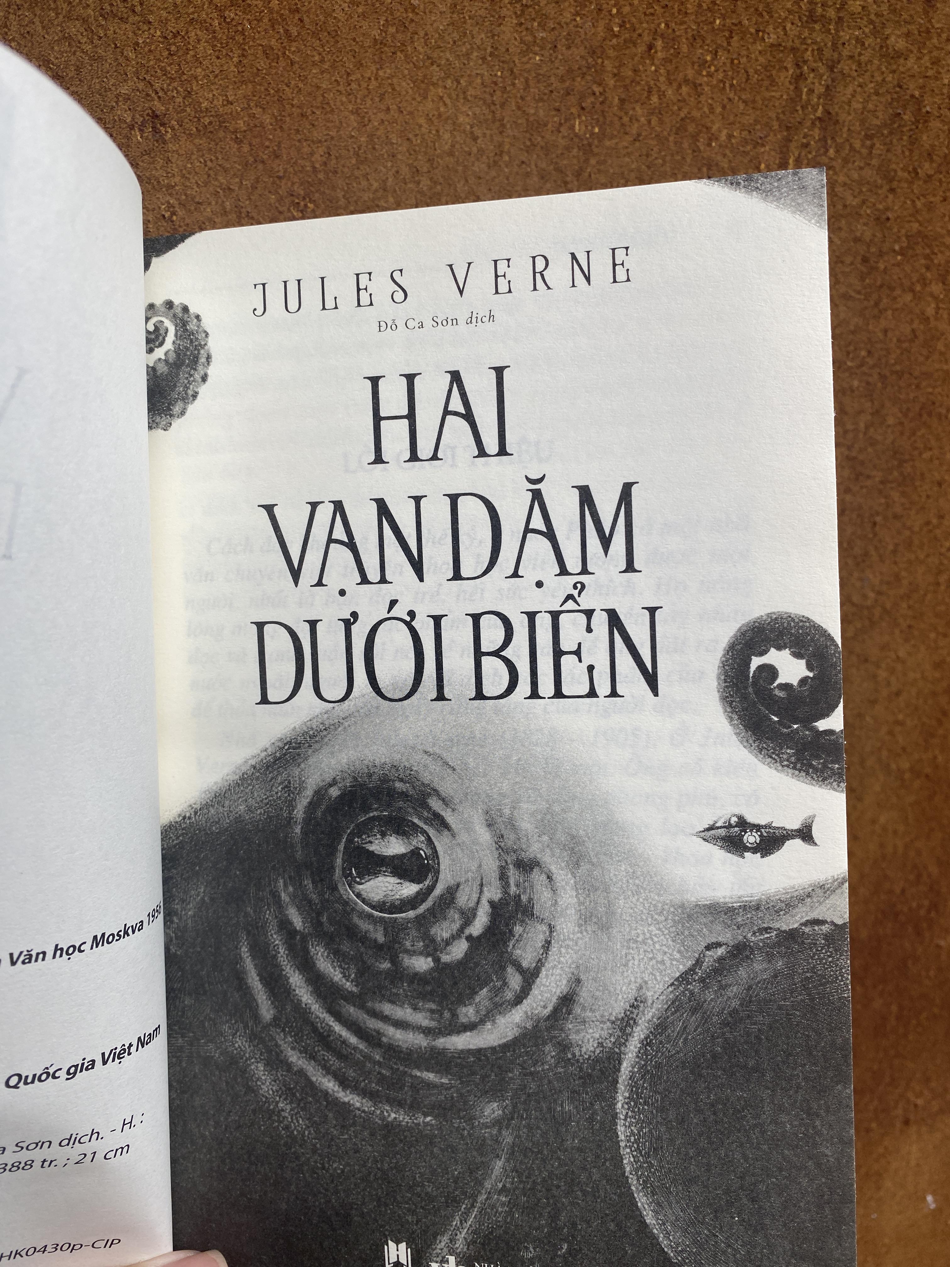 Sách - Hai vạn dặm dưới biển - Tái bản 2024 - 2H Books