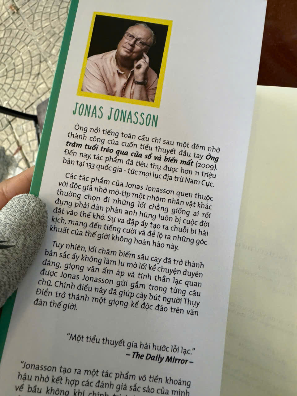 (Combo 2 cuốn Jonas Jonasson) Ông trăm tuổi tái xuất và giải cứu thế giới - Bà tóc tím, nhà tiên tri và gã ngốc chống lại tận thế – Nxb Trẻ