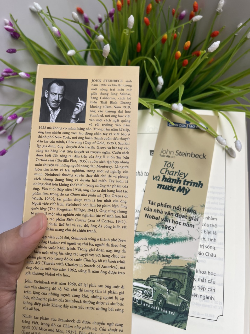(Tác giả đoạt giải Nobel văn học năm 1962) (Tái bản lần thứ 5) CÁNH CỬA MỞ RỘNG - TÔI, CHARLEY VÀ HÀNH TRÌNH NƯỚC MỸ - John Steinbeck - NXB Trẻ