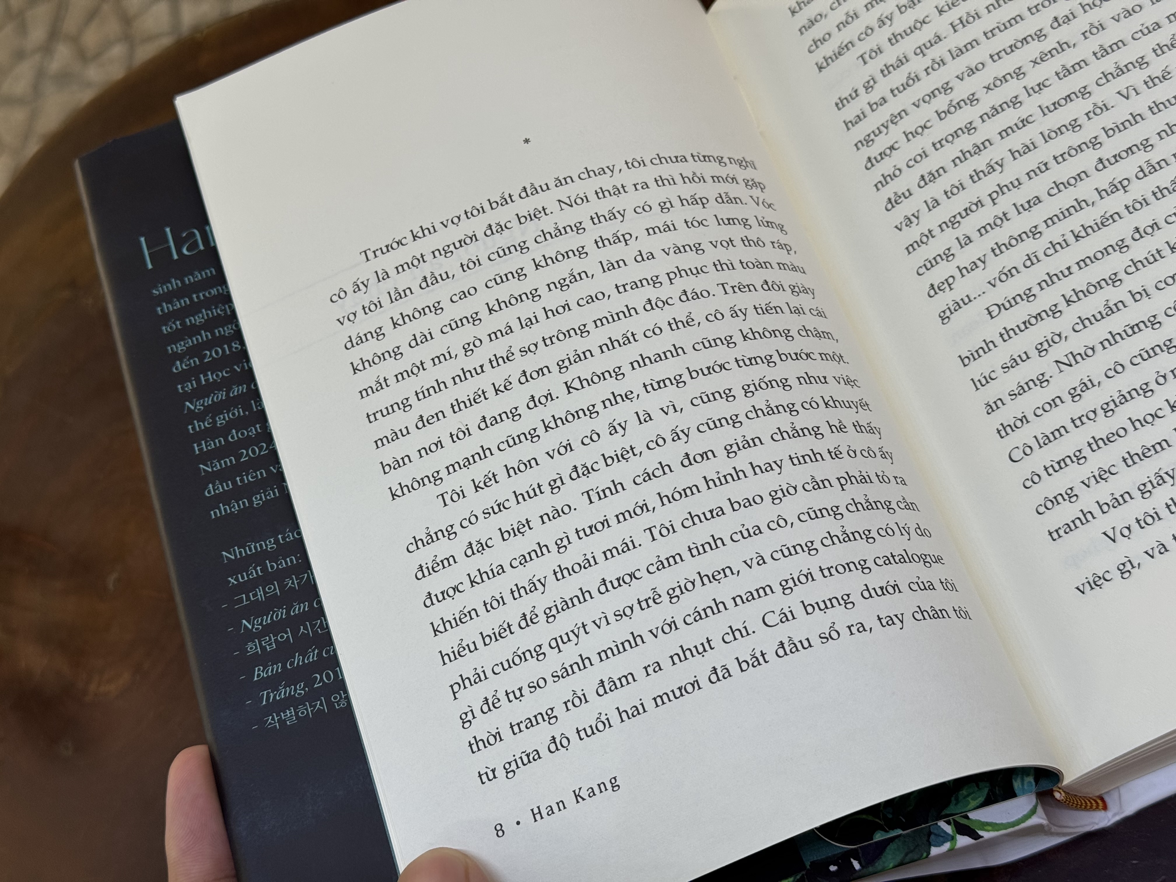 (Bìa cứng 300c phủ UV , giấy 100gsm, tặng bookmark) Người Ăn Chay - Han Kang (Nobel Văn chương 2024) - Nhã Nam