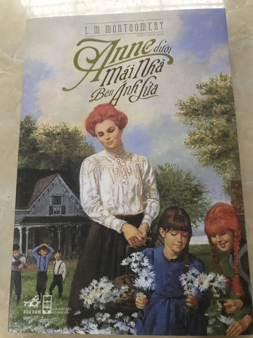 Combo 07 cuốn Anne tóc đỏ: Anna tóc đỏ dưới Chái nhà Xanh, Anna tóc đỏ làng Avonlea, Anna tóc đỏ ở đảo Hoàng từ Edward, Anna tóc đỏ dưới mái nhà Bạch Dương, Anna tóc đỏ và Ngôi nhà Mơ Ước, Anna dưới mái nhà Bên Ánh Lửa, Thung lũng cầu vồng