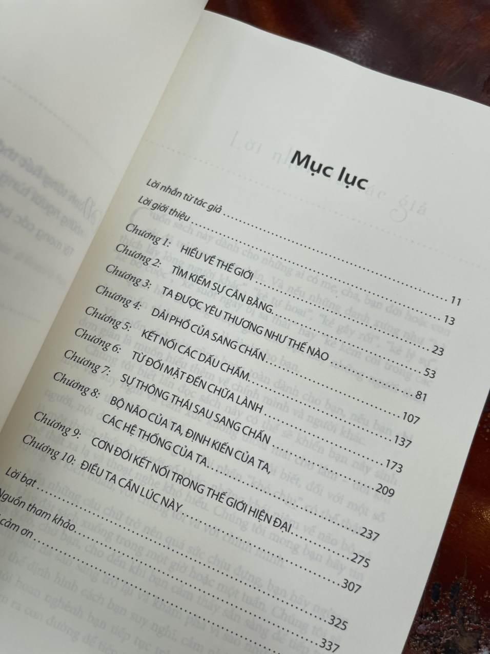 (New York Times Best Seller) CHỮA LÀNH NHỮNG SANG CHẤN TUỔI THƠ - Bác sĩ, Tiến sĩ Bruce D. Perry , Oprah Winfrey - Saigonbooks – Nxb Thế Giới (Bìa mềm)