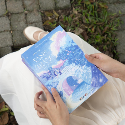 Sách - Bộ Sách Đều Tại Vầng Trăng Gây Họa - Tập 1+2 (Bộ 2 Tập) - Bản Đặc Biệt - Tặng Kèm 2 Bookmark Bồi Cứng + 1 Poscard Có Chữ Ký Tác Giả + 1 Poscard Gấp Xé + 2 Thẻ Card