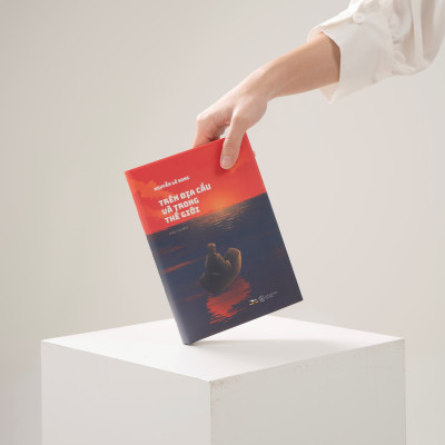 Trên địa câu và trong thế giới - Bìa Cứng (Bộ tiểu thuyết "CƠN BÃO CUỐI CÙNG")