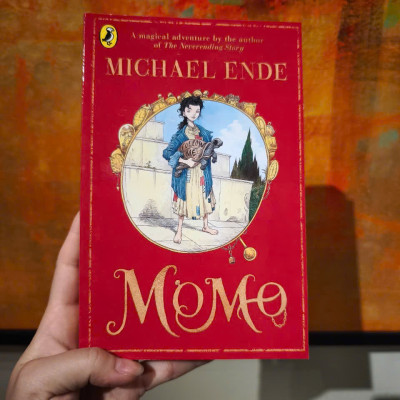 Sách - Momo by Michael Ende/Children