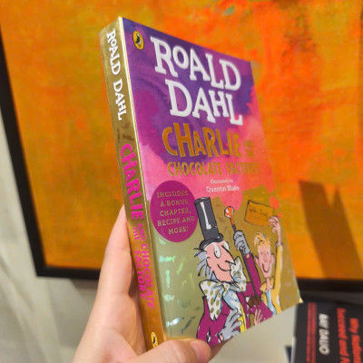 Sách - Charlie And The Chocolate Factory by Roald Dahl -  Childrens Book in English