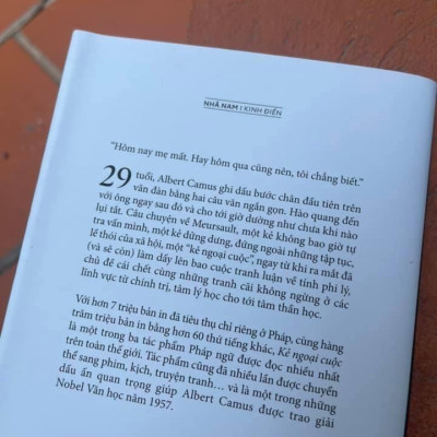 KẺ NGOẠI CUỘC (Bìa cứng)