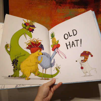 Sách - Old Hat by Emily Gravett - Picture Books / Childrens in English