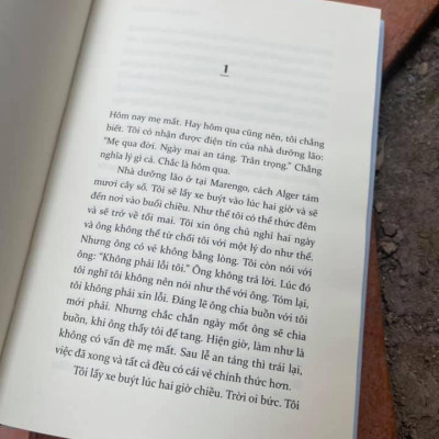 KẺ NGOẠI CUỘC (Bìa cứng)