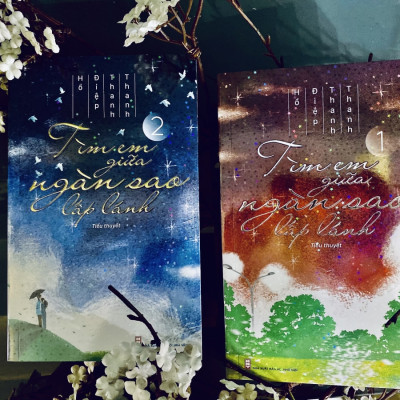  Tiểu thuyết lay động về tình yêu của tuổi thanh xuân: Tìm em giữa ngàn sao lấp lánh (tặng kèm túi vải, sách có chữ ký tác giả, số lượng có hạn)