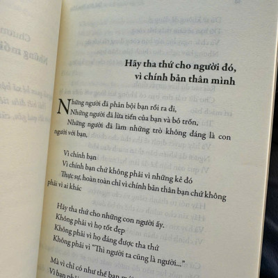 BƯỚC CHẬM LẠI GIỮA THẾ GIAN VỘI VÃ – Hae Min – Nguyễn Việt Tú Anh dịch – Nhã Nam – NXB Hội nhà văn