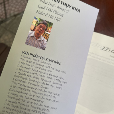 HƯƠNG - Nguyễn Thụy Kha  - NXB Chính Trị Quốc Gia Sự Thật