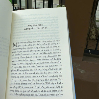 (Từ tác giả của Bắt trẻ đồng xanh) NÀY THỢ MỘC, NÂNG RẦM MÁI LÊN ĐI & GIỚI THIỆU VỀ SEYMOUR – J.D. Salinger – Khánh Nguyên dịch – Nhã Nam – NXB Hội nhà văn