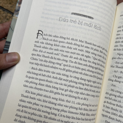 TRẠI HOA ĐỎ - Một bộ phim bom tấn của Victor Vũ dựa trên tiểu thuyết này – bìa mềm – DI LI –