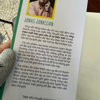 (Combo 2 cuốn Jonas Jonasson) Ông trăm tuổi tái xuất và giải cứu thế giới - Bà tóc tím, nhà tiên tri và gã ngốc chống lại tận thế – Nxb Trẻ