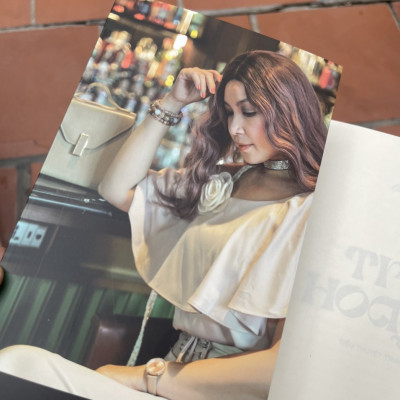 TRẠI HOA ĐỎ - Một bộ phim bom tấn của Victor Vũ dựa trên tiểu thuyết này – bìa mềm – DI LI –