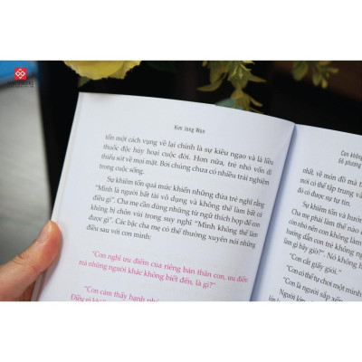 Sách - Con không cần hoàn hảo, con chỉ cần tự tin - Đinh Tị Books