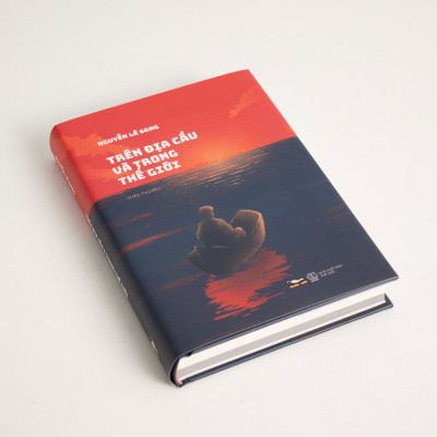 Trên địa câu và trong thế giới - Bìa Cứng (Bộ tiểu thuyết "CƠN BÃO CUỐI CÙNG")